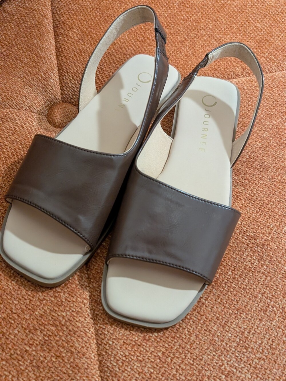 Journee women's flat Sandal NWT Size 6.5